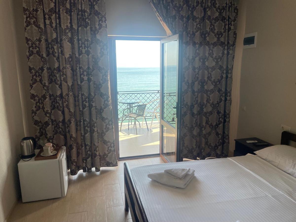Leon Hotel New Athos Eksteriør billede